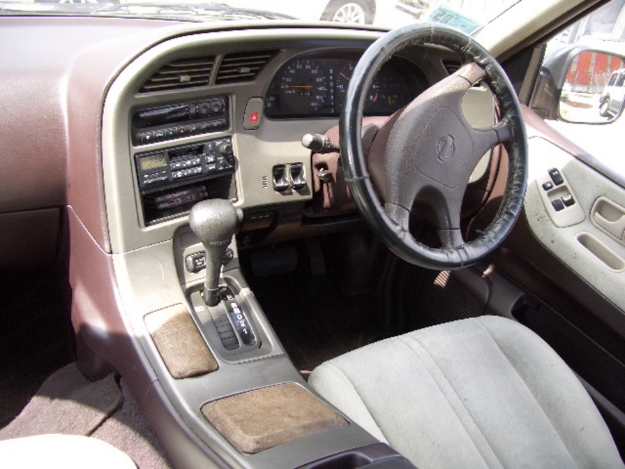 1998 Nissan Largo Pics