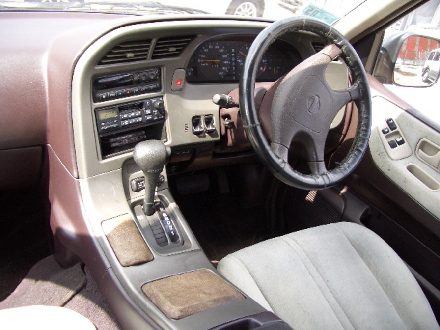 1998 Nissan Largo Pics