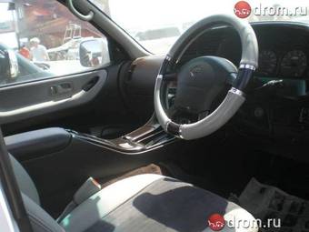 1999 Nissan Largo Pictures