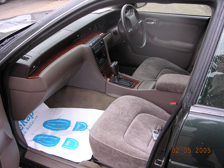 1998 Nissan Laurel Pics