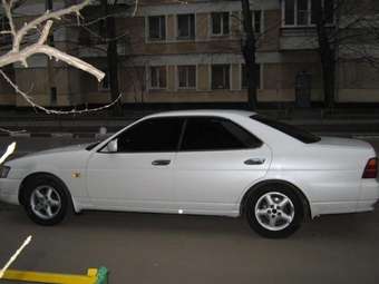 1998 Nissan Laurel Pictures