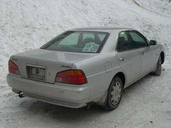 1999 Nissan Laurel Photos