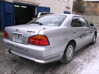 1999 Nissan Laurel Pictures