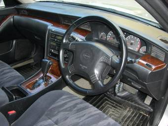 1999 Nissan Laurel Photos