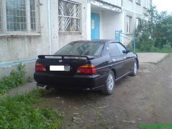 1999 Nissan Laurel Pictures