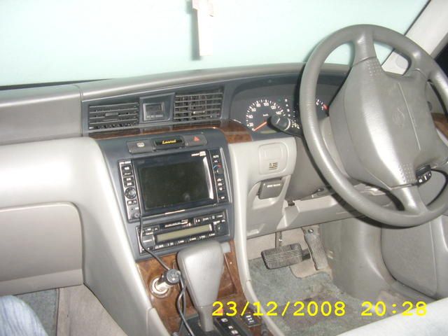 2000 Nissan Laurel