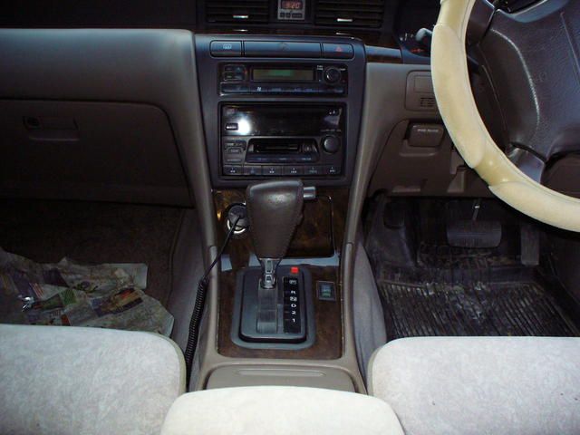 2000 Nissan Laurel