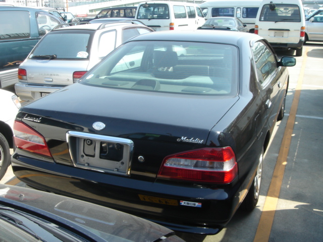 2000 Nissan Laurel Pictures