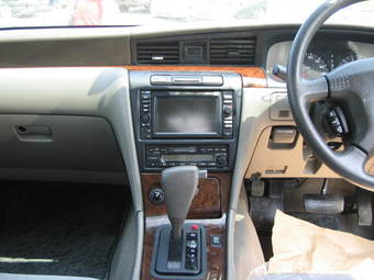 2000 Nissan Laurel Photos