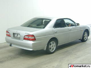 2000 Nissan Laurel Pictures