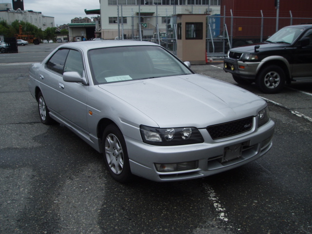 2000 Nissan Laurel Pictures