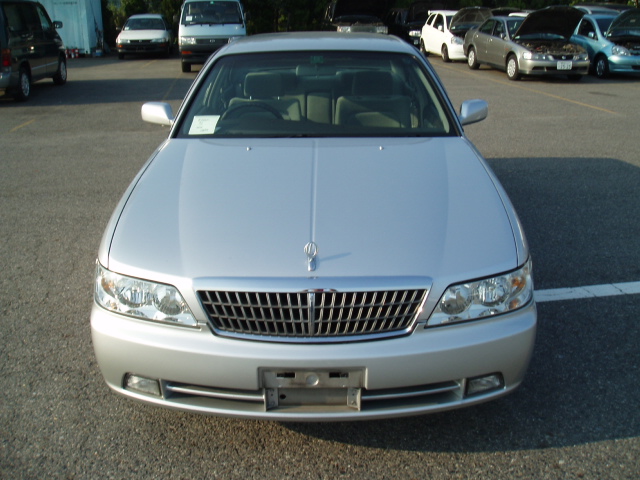 2000 Nissan Laurel Pictures