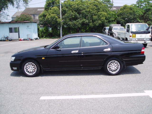 2000 Nissan Laurel Pictures