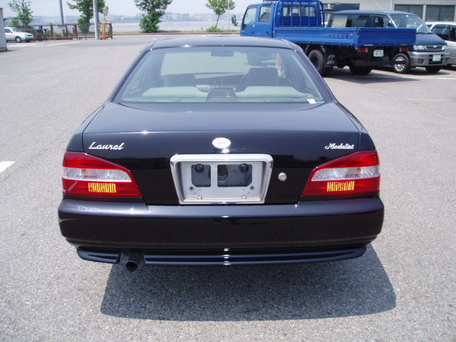 2000 Nissan Laurel Photos