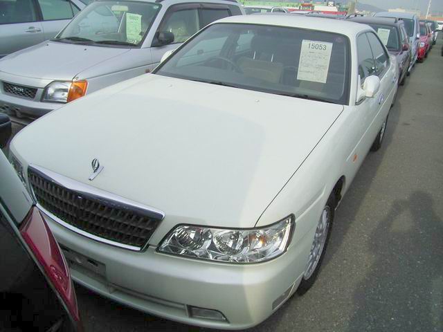 2000 Nissan Laurel Pictures
