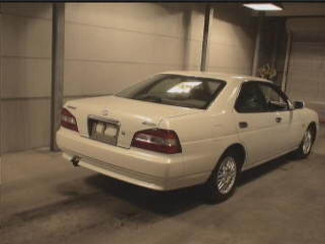 2000 Nissan Laurel Pictures