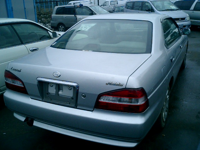 2000 Nissan Laurel Pics