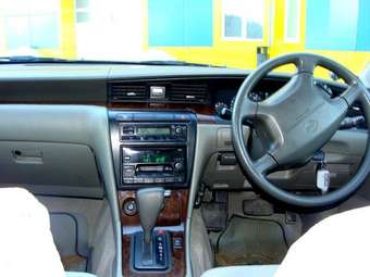 2000 Nissan Laurel Pictures