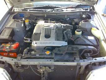 2000 Nissan Laurel Images