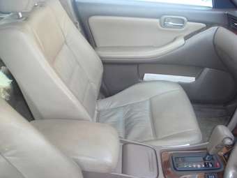 2000 Nissan Laurel Pictures