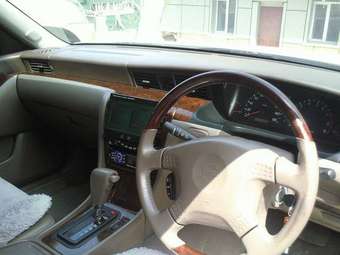 2000 Nissan Laurel Pictures