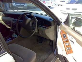 2000 Nissan Laurel Pictures