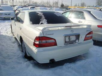 2000 Nissan Laurel Pictures