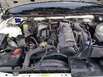 2000 Nissan Laurel Pics