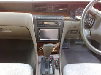 2000 Nissan Laurel Pictures