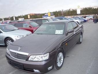 2000 Nissan Laurel Pictures