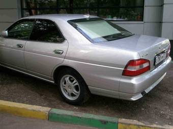 2000 Nissan Laurel Pictures