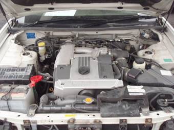 2000 Nissan Laurel Images