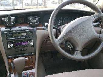 2000 Nissan Laurel Pictures