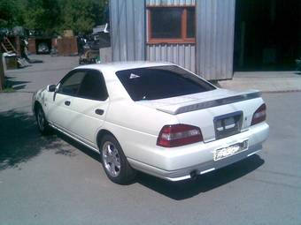 2000 Nissan Laurel Photos