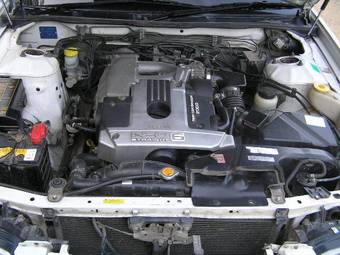 2000 Nissan Laurel Pictures