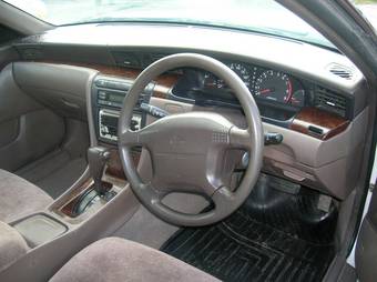 2000 Nissan Laurel Photos