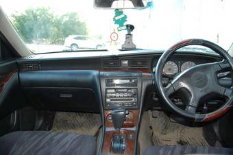 2000 Nissan Laurel Images