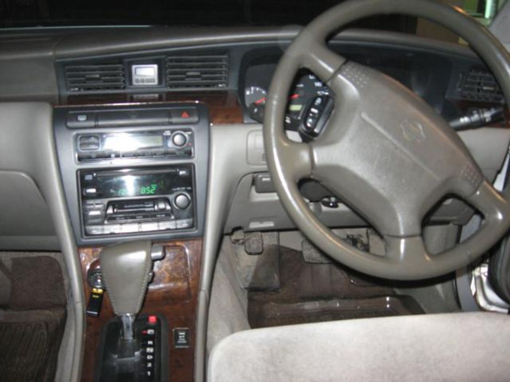 2001 Nissan Laurel