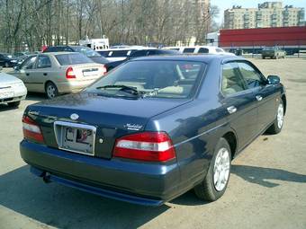 2001 Nissan Laurel Pictures
