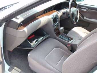 2001 Nissan Laurel Pictures