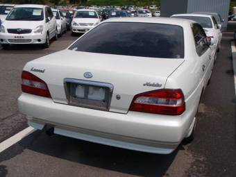 2001 Nissan Laurel Pictures