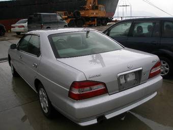 2001 Nissan Laurel Pics