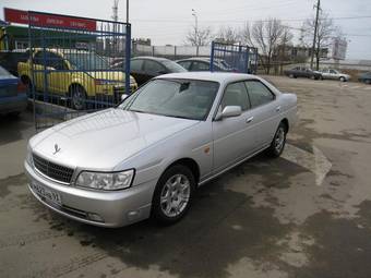 2001 Nissan Laurel Pictures