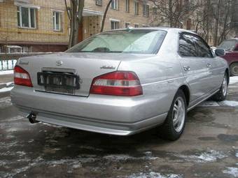 2001 Nissan Laurel Pics