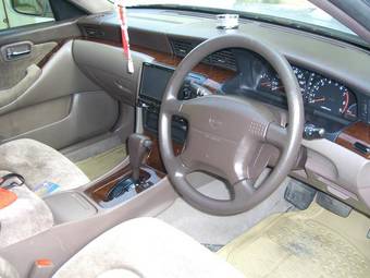 2001 Nissan Laurel Pictures