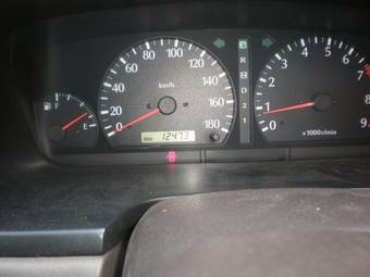2001 Nissan Laurel Pictures
