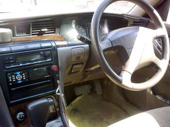 2001 Nissan Laurel Pictures