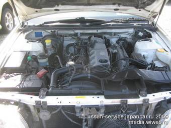 2001 Nissan Laurel Images