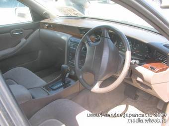 2001 Nissan Laurel Pics