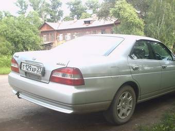 2001 Nissan Laurel Pictures